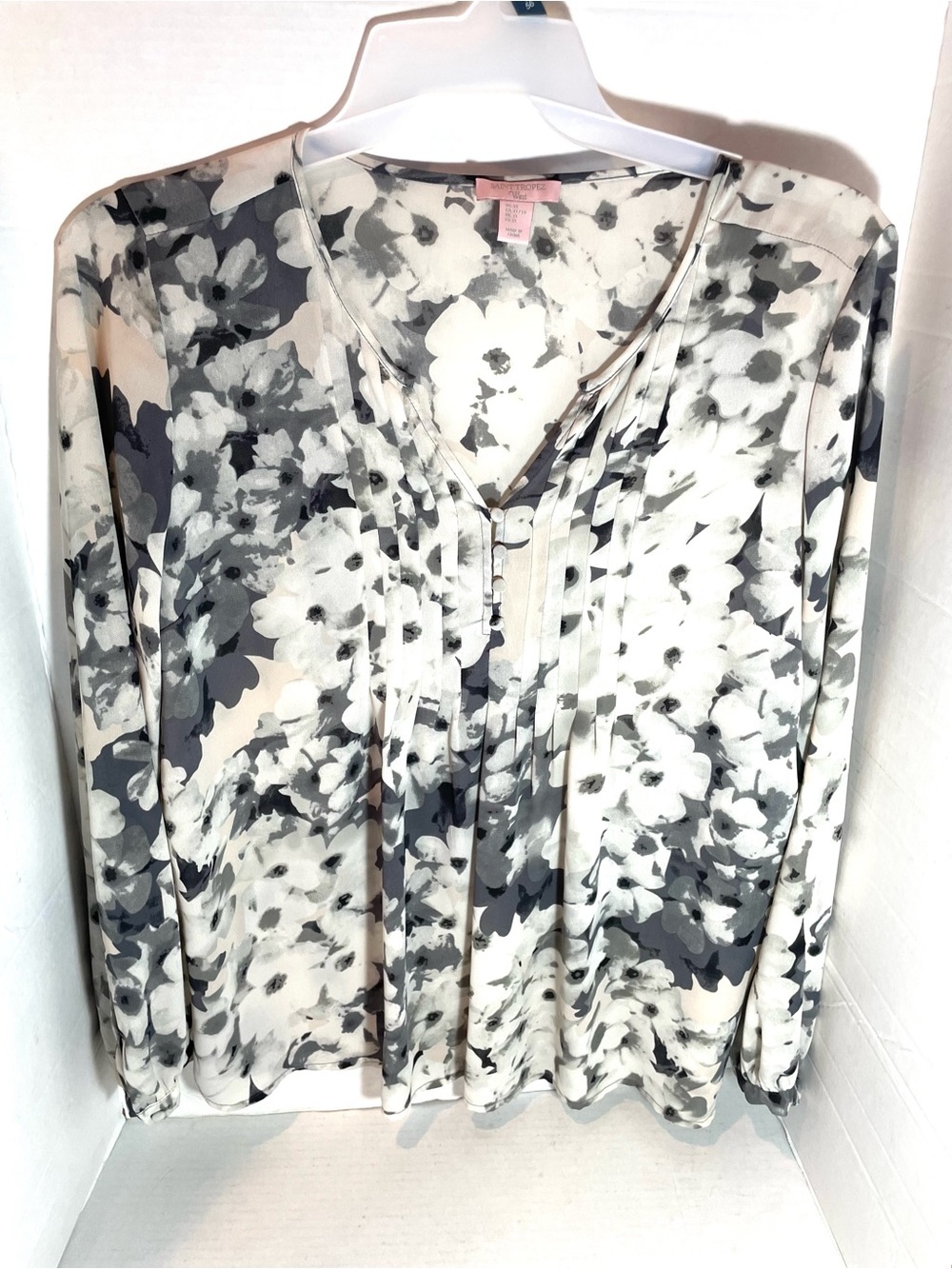 Saint Tropez West Black Cream Floral Pintuck Pleated Blouse Size 16 - Picture 7 of 11